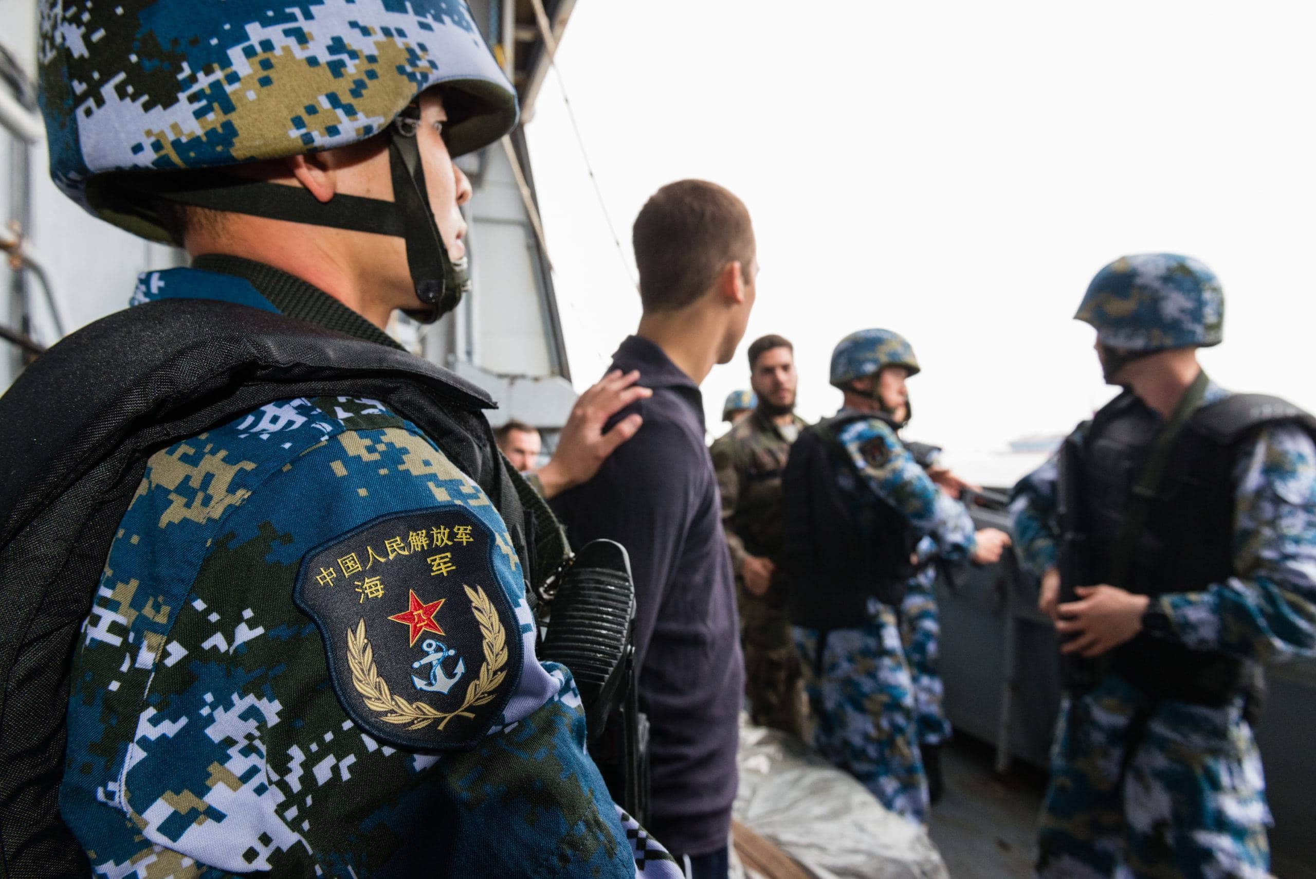 Exercice de visite de bâtiment croisé avec la marine chinoise sur la frégate légère furtive Courbet, le jeudi 4 mai 2017, à l'embouchure du port de Shanghai en Chine.

De février à juillet 2017, un groupe composé du BPC Mistral et de la FLF Courbet se déploye pour la mission Jeanne d'Arc 2017. Ce déploiement a pour objectif des missions de connaissance-anticipation, des actions de coopération internationale. À cette occasion, environ 120 officiers-élèves français de la promotion EAOM 2017 et étrangers, vont se former tout au long de cette mission pour acquérir une stature de chef militaire et d'expert en systèmes navals.