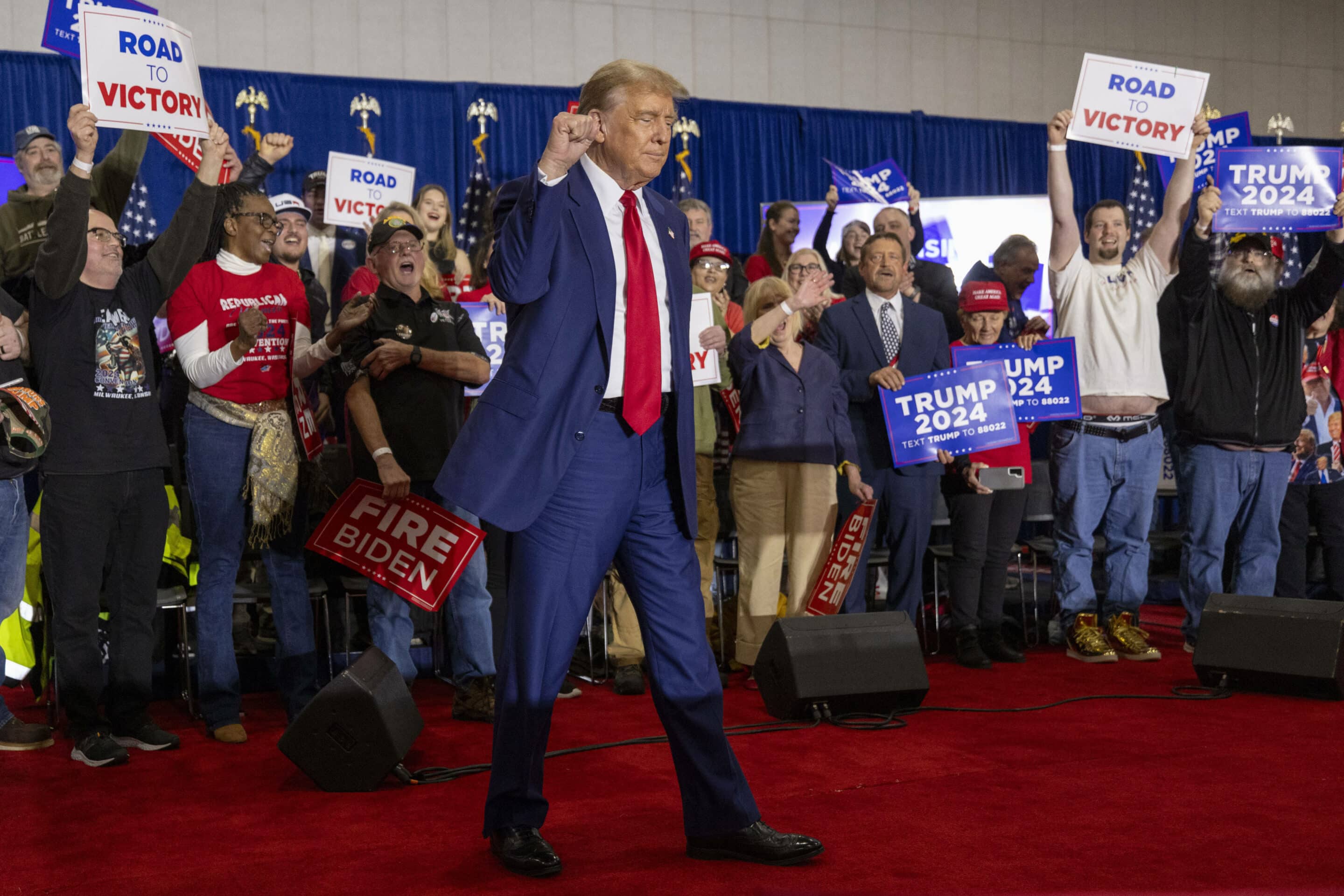Donald Trump en campagne dans le Wisconsin. Pour eux, c'est sûr, il va gagner. (AP Photo/Mike Roemer)/WIMR126/24093852984290//2404030150