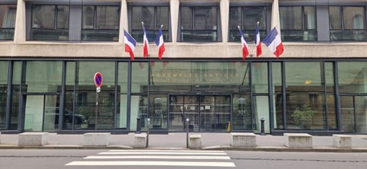 Figure 1. Paris, mai 2024. Annexe de l’Assemblée nationale, rue de l’Université, 7e arrondissement, (Anne-Laure Bonnel).