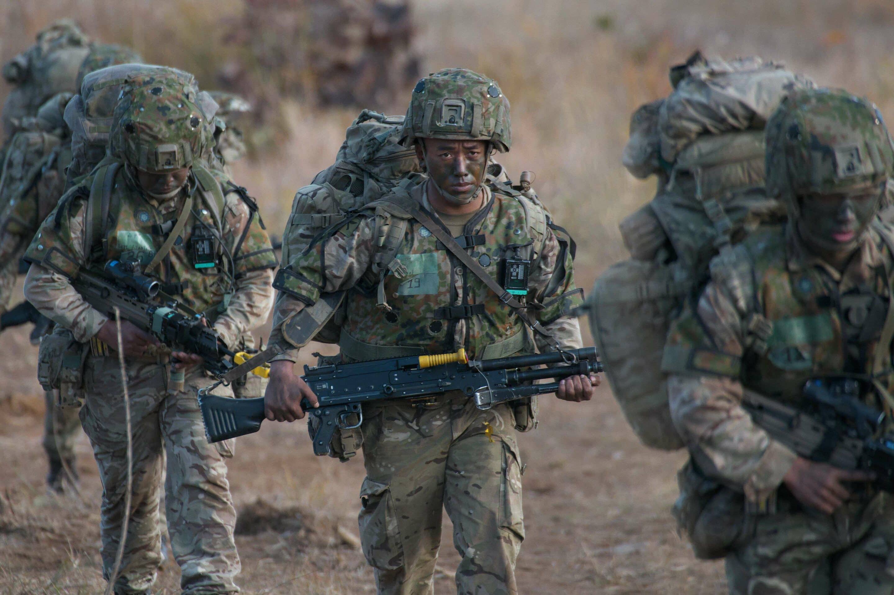 Mandatory Credit: Photo by Keizo Mori/UPI/Shutterstock (14227420q)

Soldat japonais lors d'un exercice avec l'armée anglaise. /shutterstock_editorial_Japan_and_British_Army_conduct_14227420q//2311231359