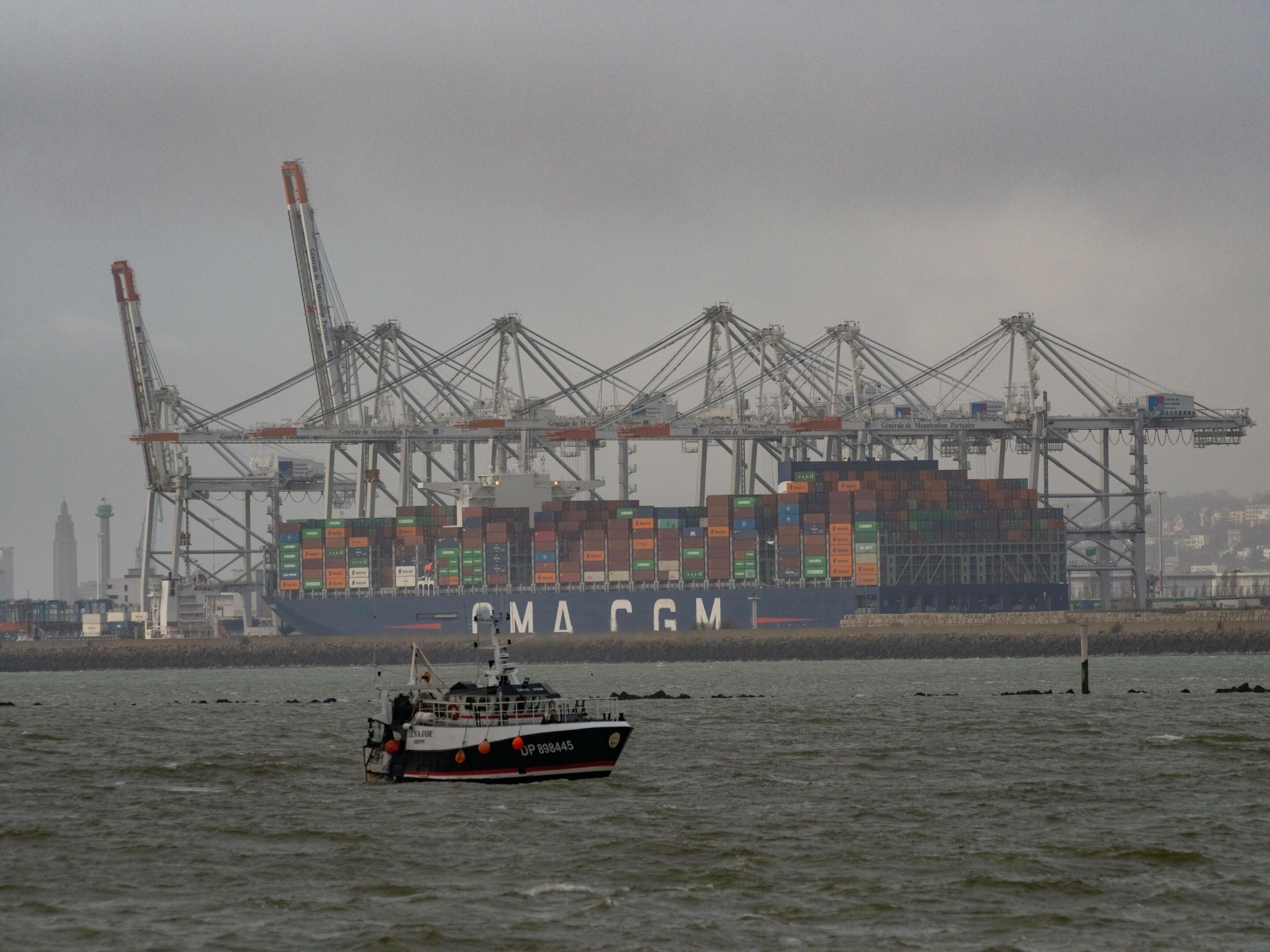 Le port commercial du Havre avec les porte-containeurs des compagnies MSC et CMA-CGM. //MASTAR_F1721/Credit:MARIO FOURMY/SIPA/2402221240