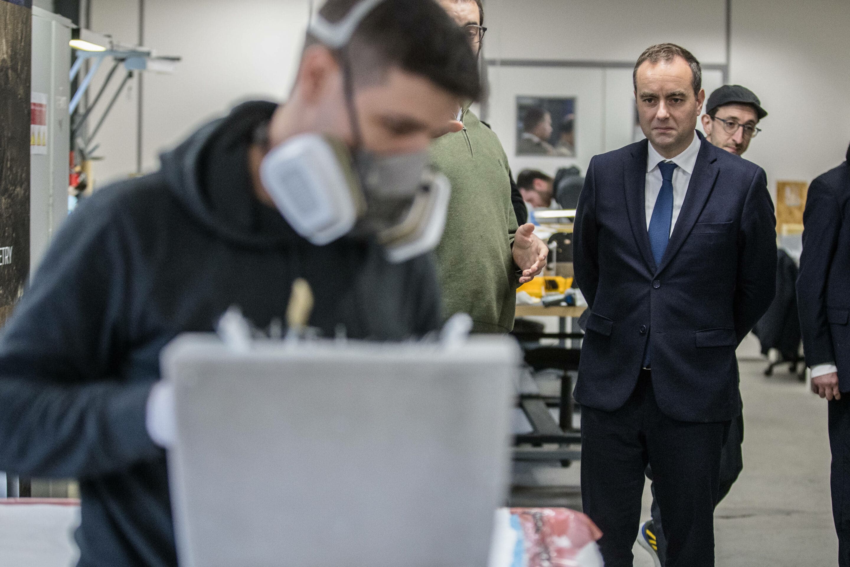 Sebastien Lecornu, ministre des Armées lors d'une visite d'une  unité de production de drones, 29 fevrier 2024, Labege, France.//SCHEIBER_10340020/Credit:FRED SCHEIBER/SIPA/2403011041