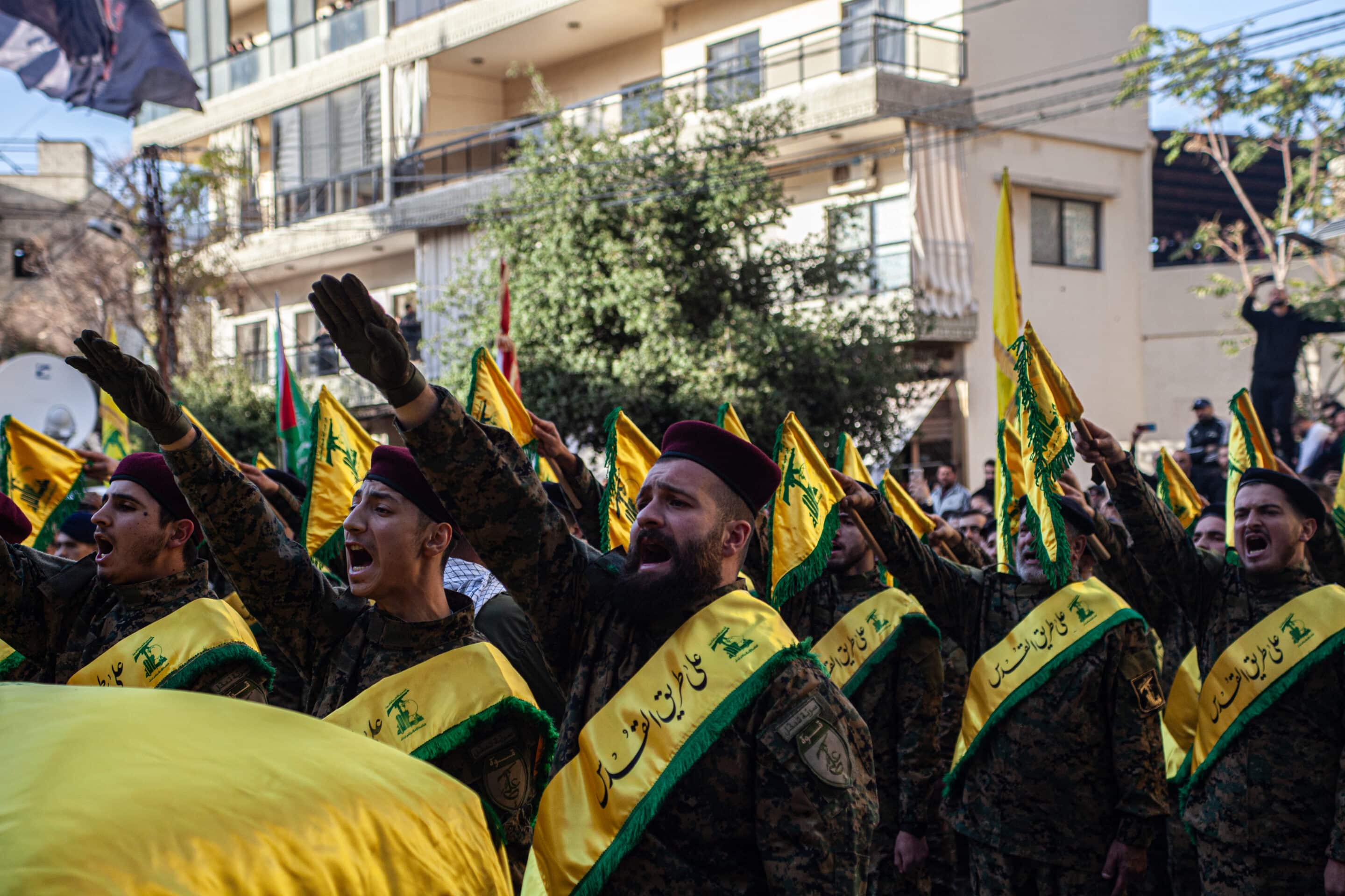 © Pierre-Yves Baillet
Les photos ont été prises le 22 novembre 2023 dans la ville de Nabatiyeh au Liban. Il s’agit de l’enterrement de Abbas Mohammad Raad, fils du chef du groupe parlementaire du Hezbollah et commandant d’une unité d’élite du Hezbollah.