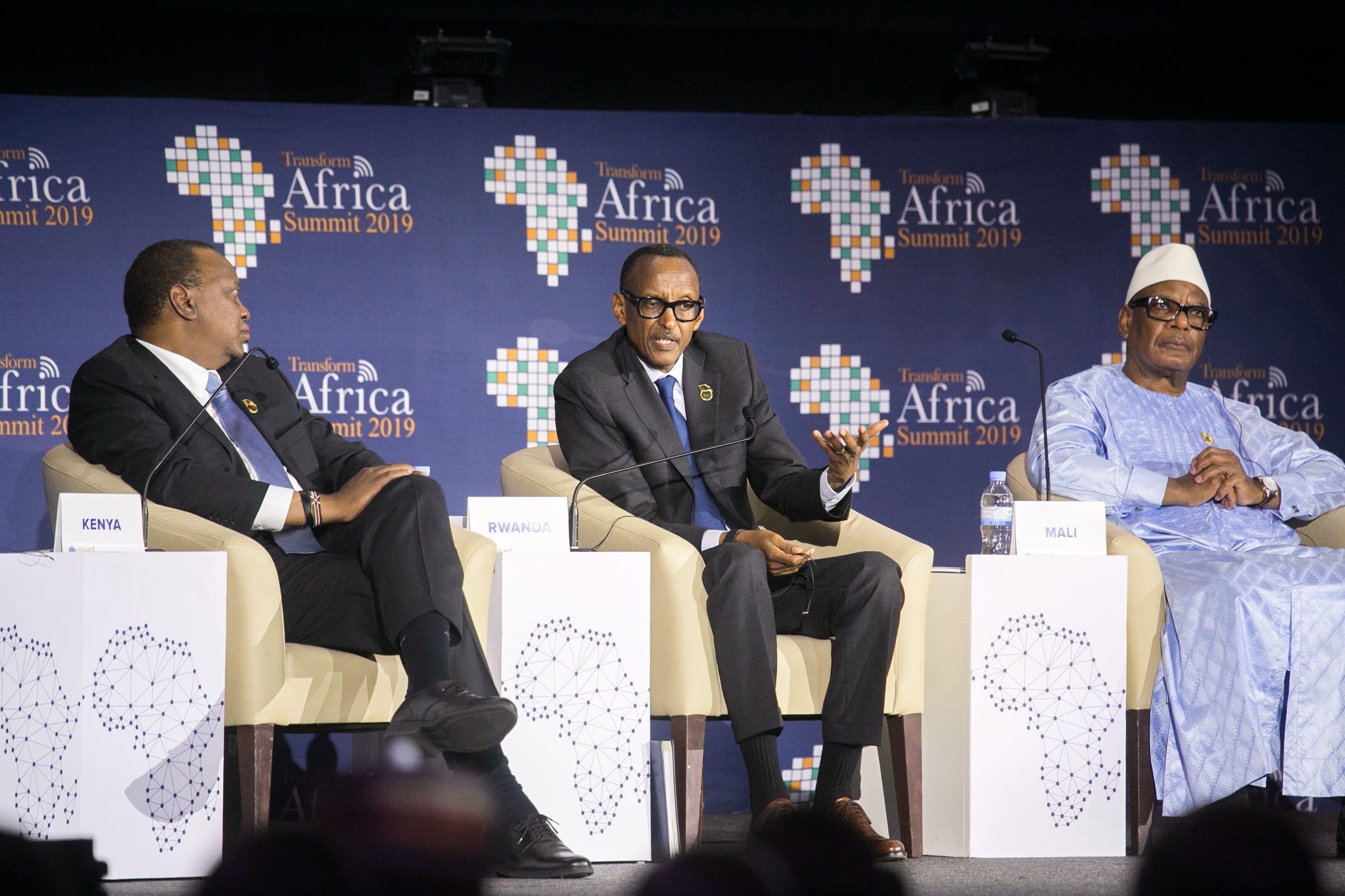 Le président rwandais Paul Kagame (au centre), le président kényan Uhuru Kenyatta (premier à gauche) et le président malien Ibrahim Boubacar Keita lors de la 5e édition du Sommet Transform Africa à Kigali, Rwanda, 2019 //SIPA/1905160925